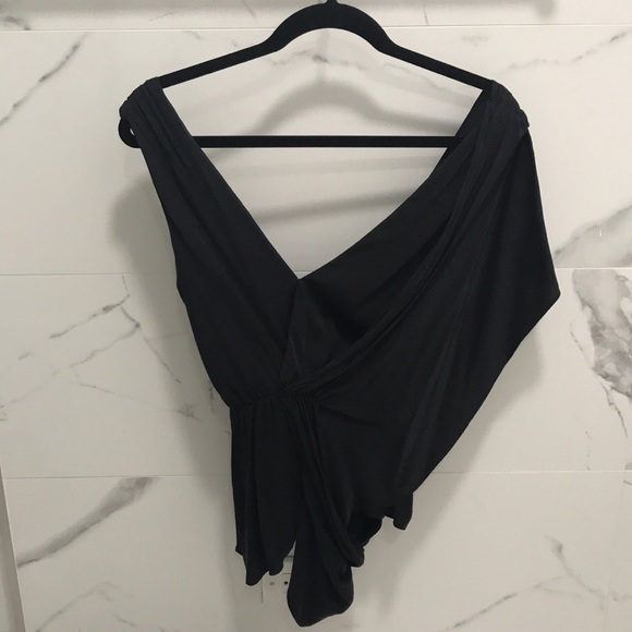 Dramatic Alice + Olivia top - Picture 3 of 3